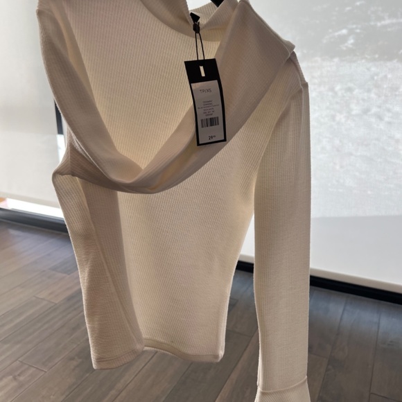 CHANDAIL Mock Neck with Flared Sleeves - Picture 4 of 4